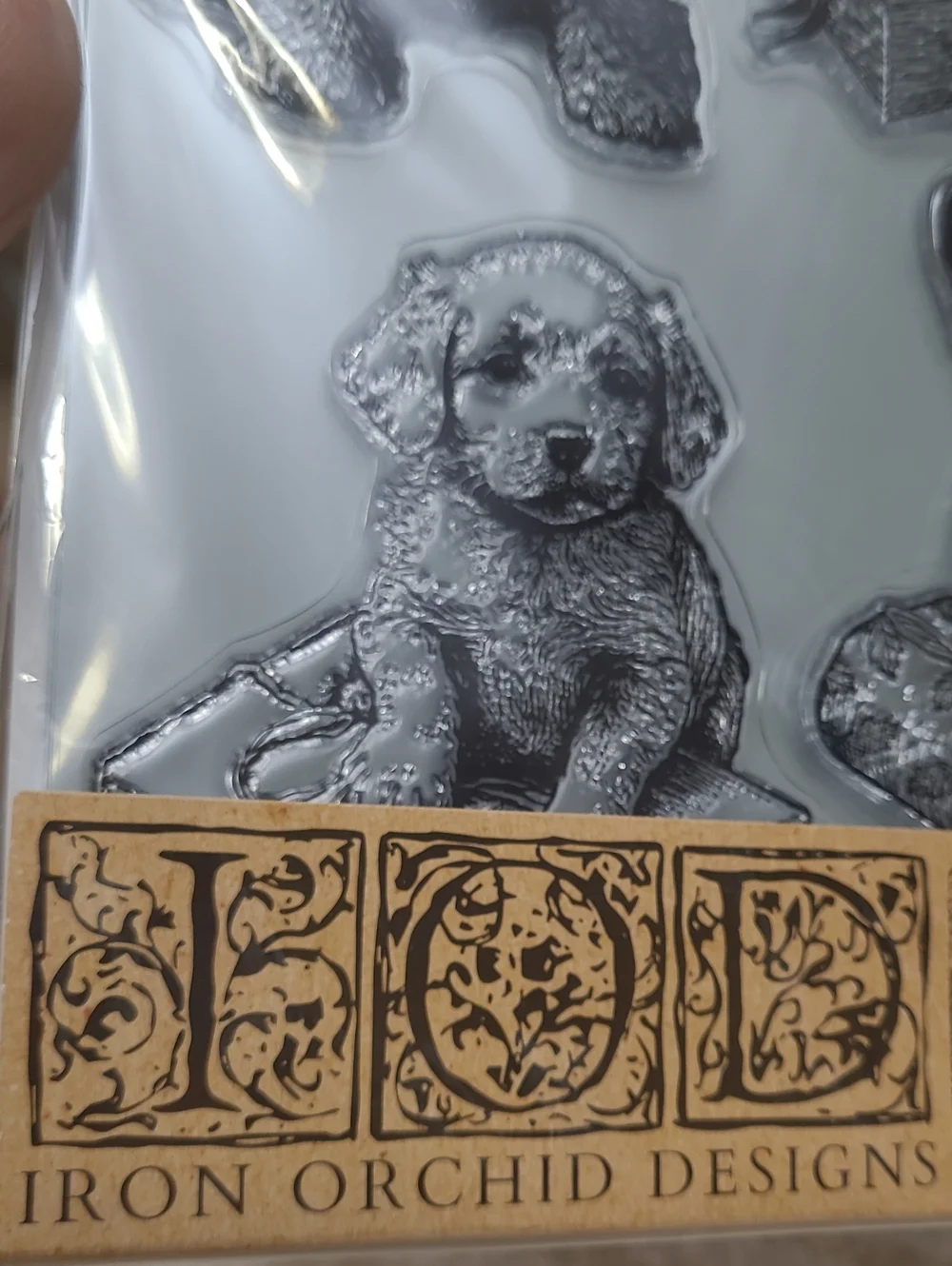 IOD Iron Orchid Designs Christmas Pups 6 Decor Stamps Bonus Reusable Masks 25195